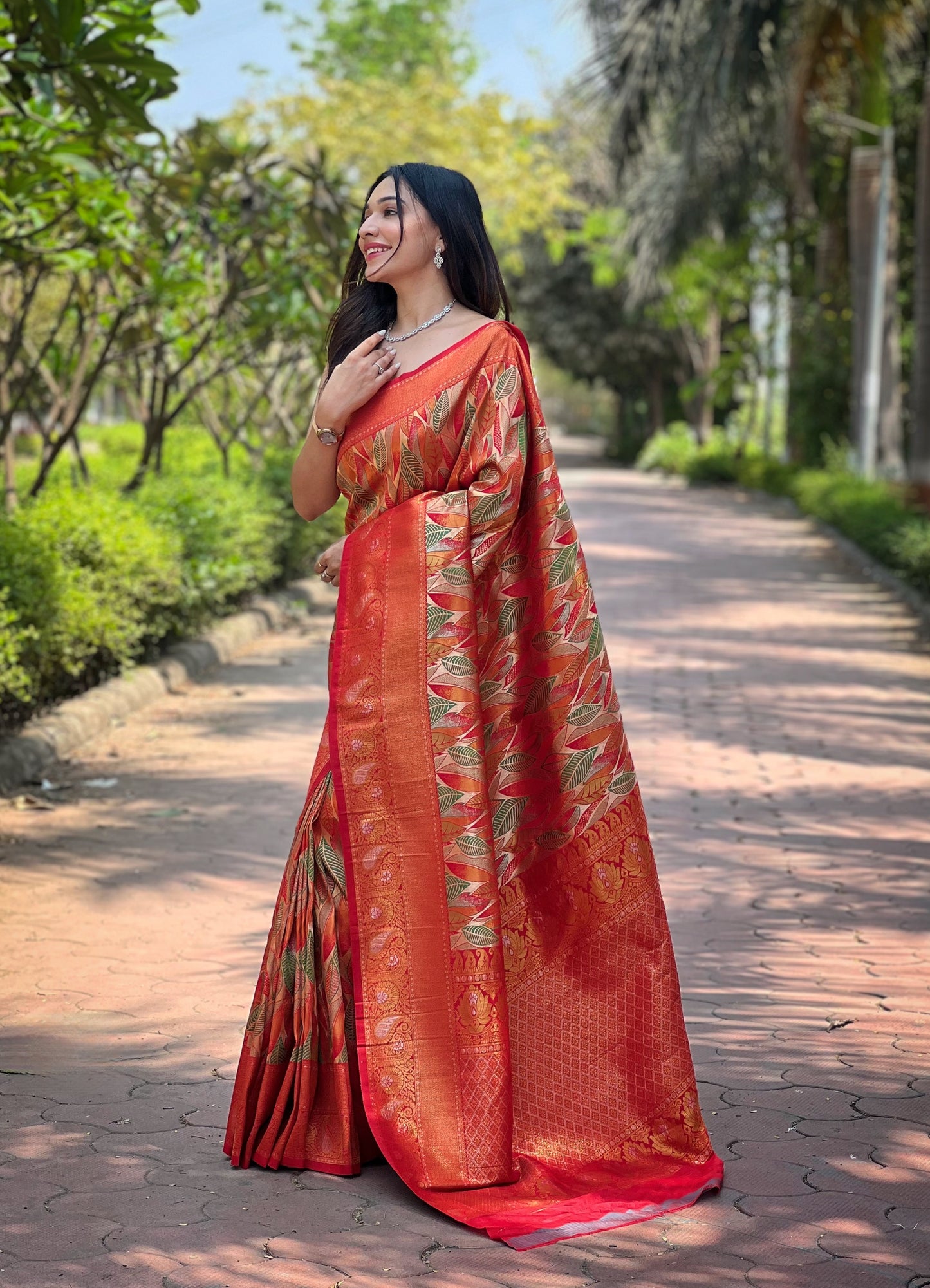 Red Kanchipattu silk saree