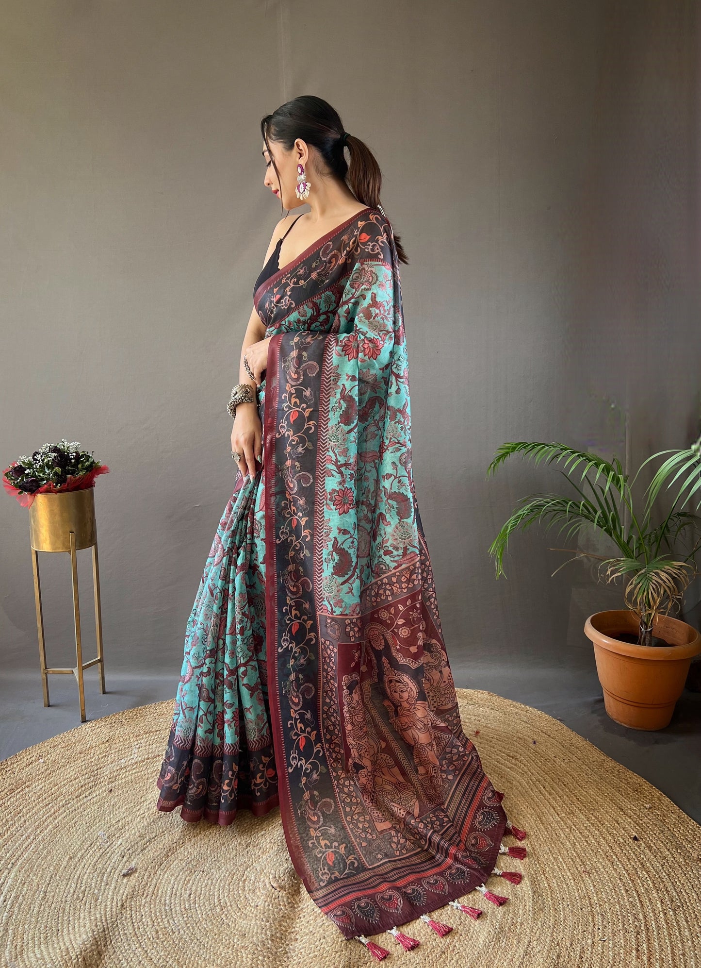 Sky Beautiful pallu and border all over the saree with tassels