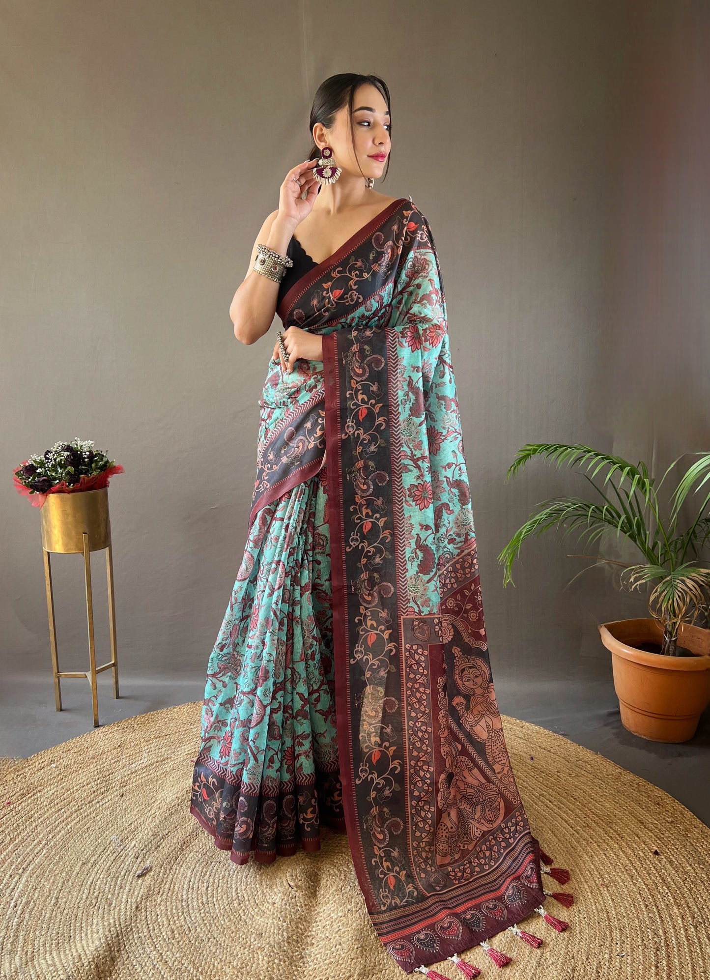 Sky Beautiful pallu and border all over the saree with tassels