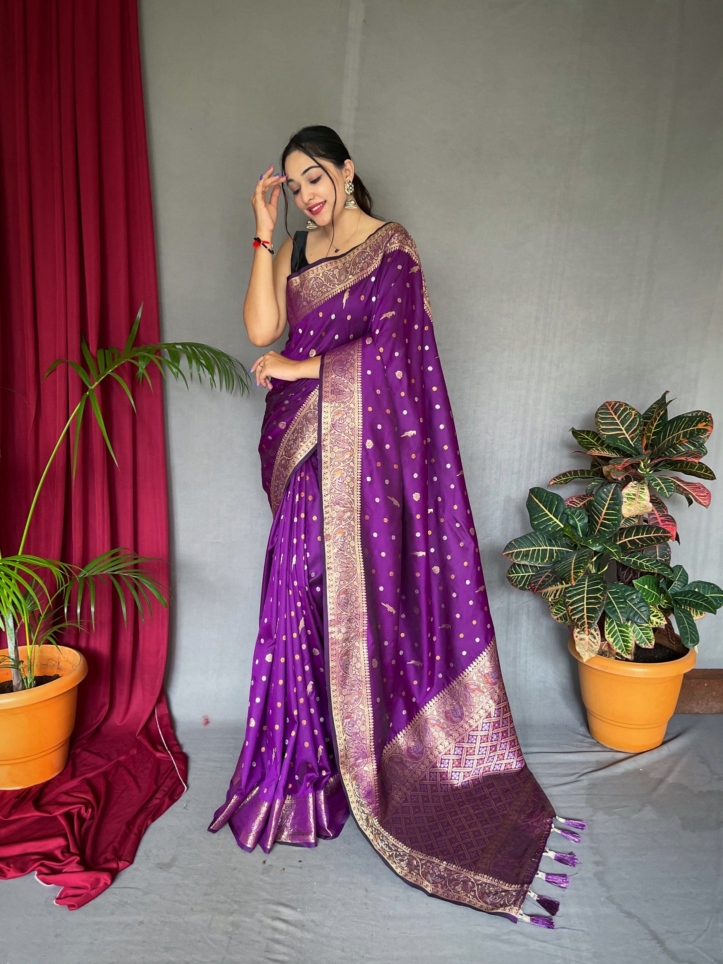 PURE SOFT  SILK SAREE WITH COPPER AND GOLDEN ZARI WEAVED BORDER AND RICH PALLU WITH BEAUTIFUL MOTIFS AND ELEGANT COLOR