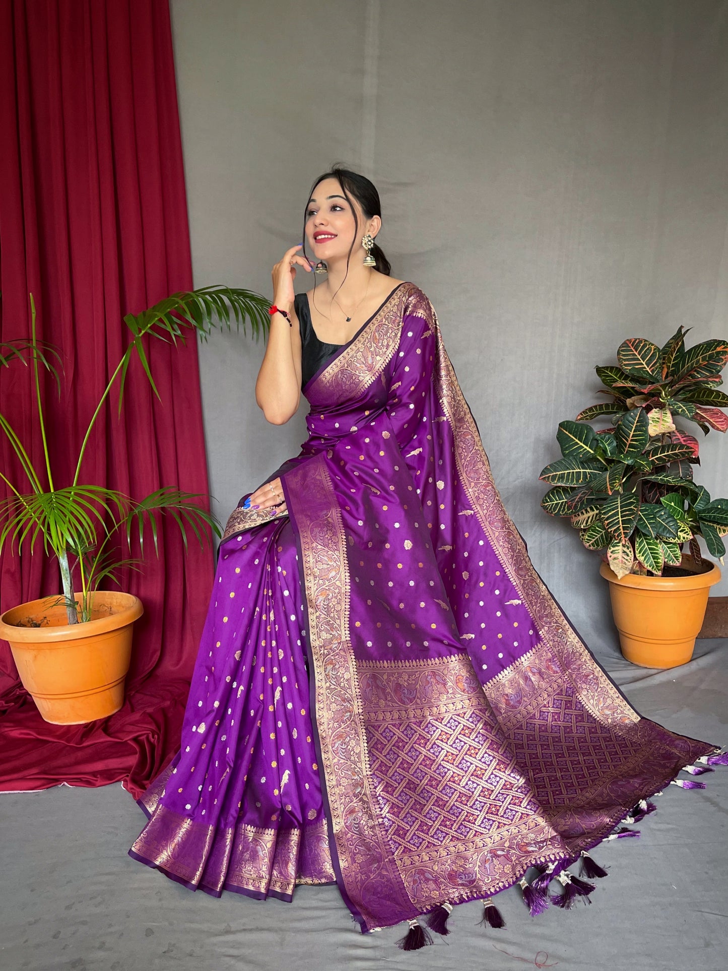 PURE SOFT  SILK SAREE WITH COPPER AND GOLDEN ZARI WEAVED BORDER AND RICH PALLU WITH BEAUTIFUL MOTIFS AND ELEGANT COLOR